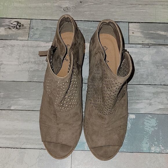 Qupid Heels size 9 - Picture 2 of 6